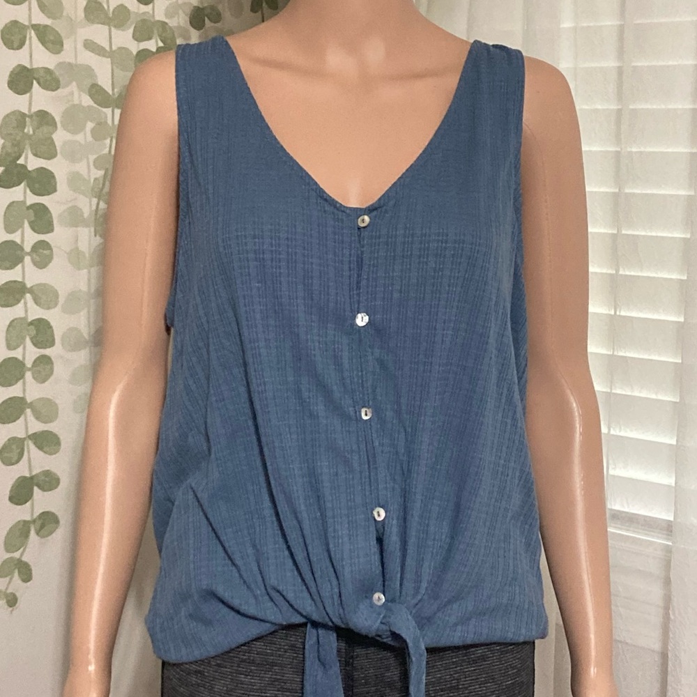 ❤️ Sz 1X Blue Sleeveless Button-Down Top